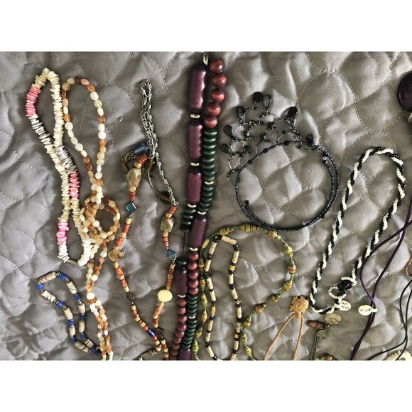 Vintage Boho ESTATE Lot Of 1970's & 80's Bracelets/Necklaces  RESALE 39 Pieces - Picture 9 of 10